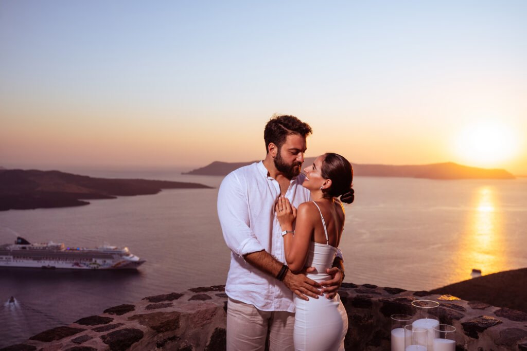 Casual couple photoshoot in Santorini streets