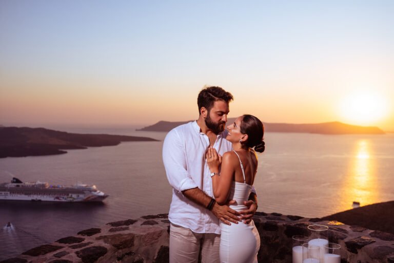 Casual couple photoshoot in Santorini streets