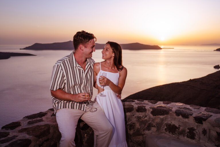 Read more about the article Engagement Shoot in Oia: Why Santorini Photography Isn’t Just for Instagram