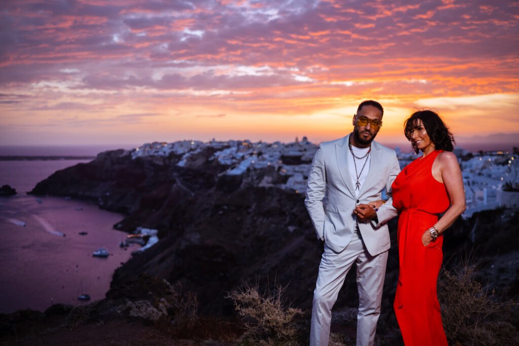engagement photographer santorini