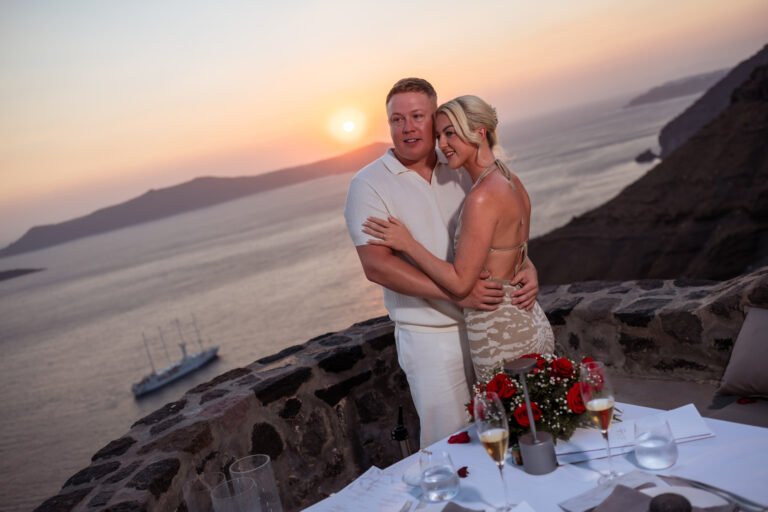 Read more about the article Santorini Proposal Photography: Because Your “Yes” Deserves Better Than Tourist Chaos