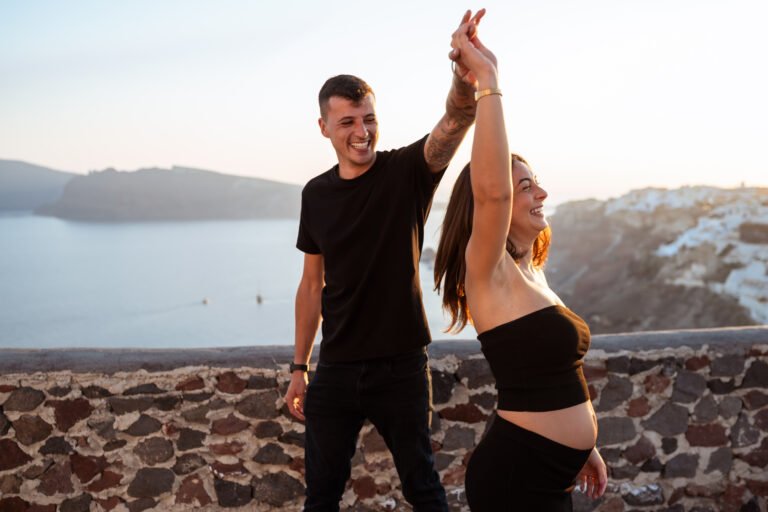 Read more about the article Santorini Proposal Photographer: Why Your “Perfect Moment” Might Not Be What You Think