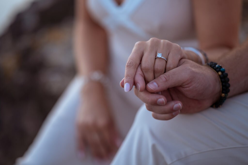 Read more about the article Don’t Propose in Santorini Without Reading This (From a Santorini Proposal Photographer!)