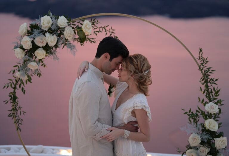 Read more about the article Elopement Photoshoot in Santorini: Because “Just Us” Can Still Be Cinematic